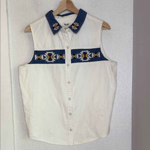 Wrangler Retro White Sleeveless Denim Shirt Aztec Embroidery pearl snap closure - Picture 1 of 8